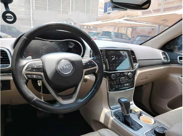 Car image 25