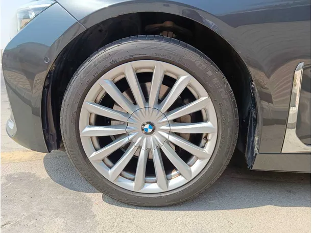 Car image 10