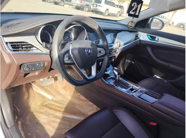 Car image 13