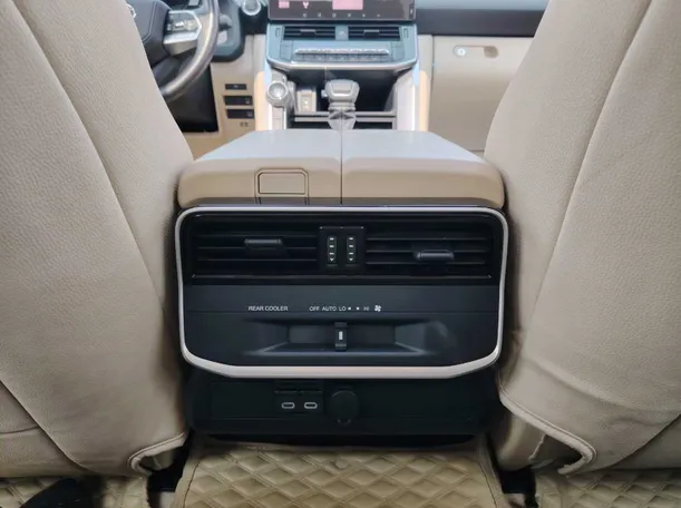 Car image 35