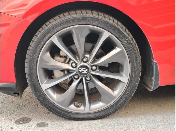 Car image 10