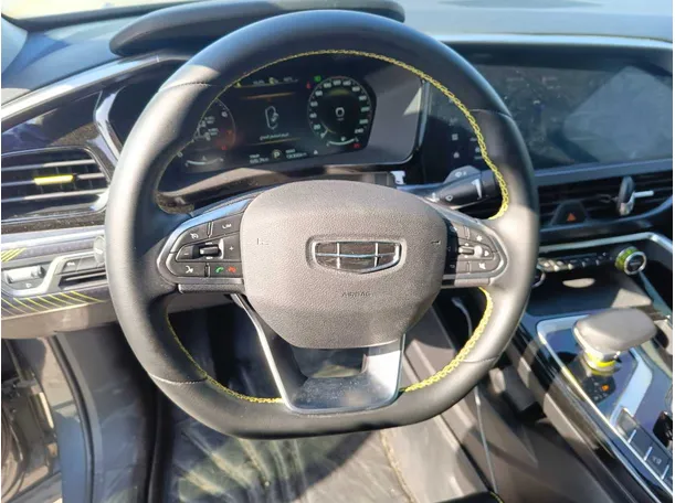 Car image 26