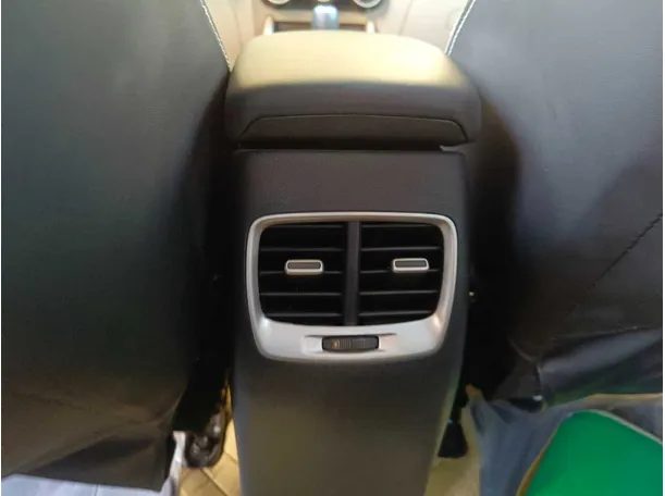 Car image 27