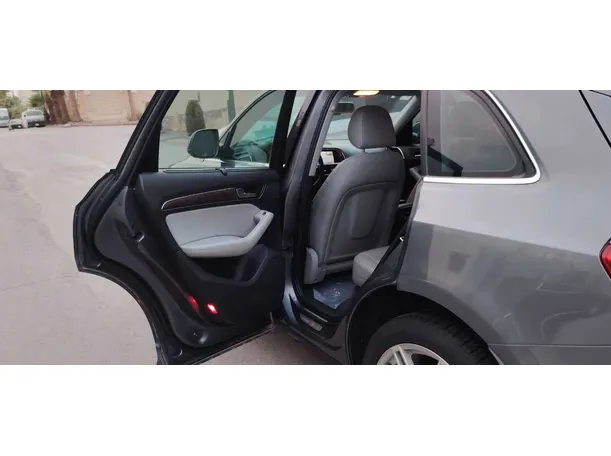 Car image 13