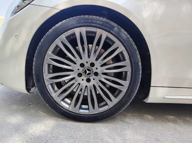Car image 10
