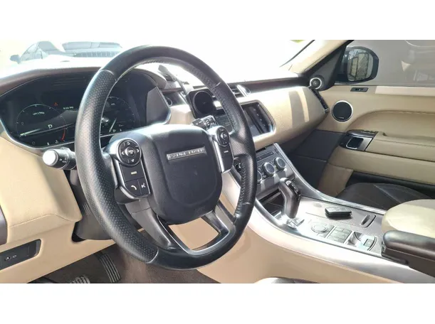 Car image 11