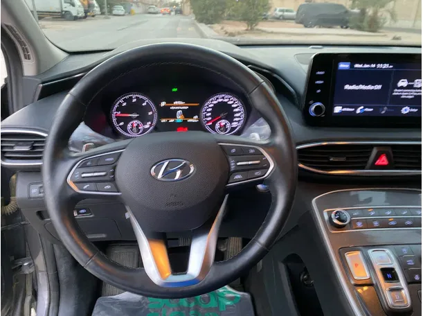 Car image 19