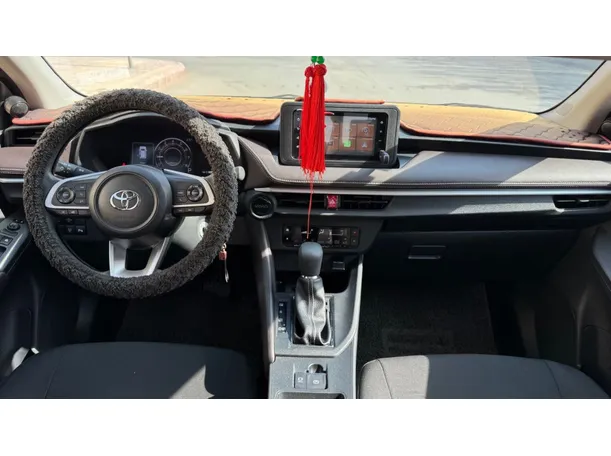 Car image 17