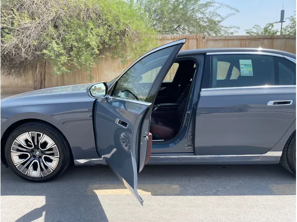 Car image 13