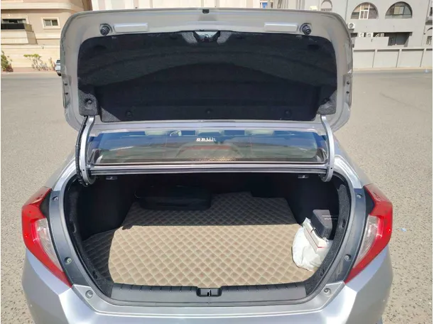 Car image 25