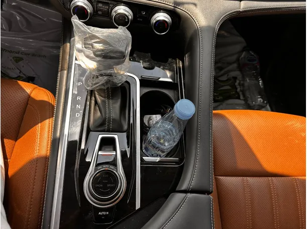 Car image 18
