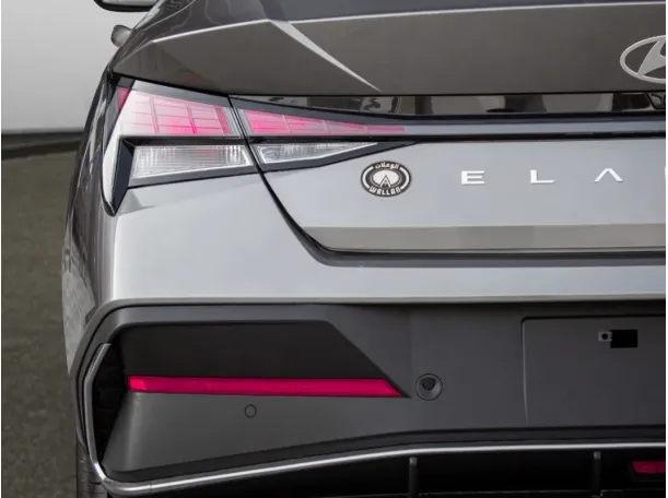 Car image 8