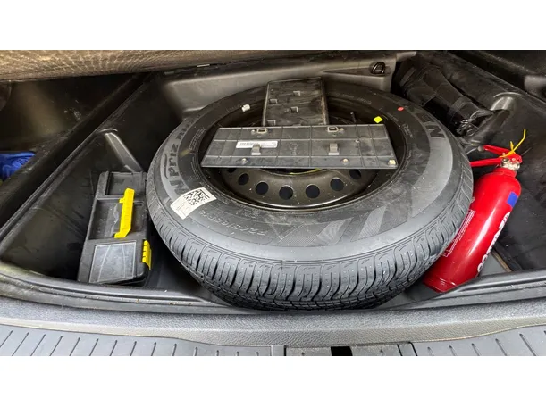 Car image 25