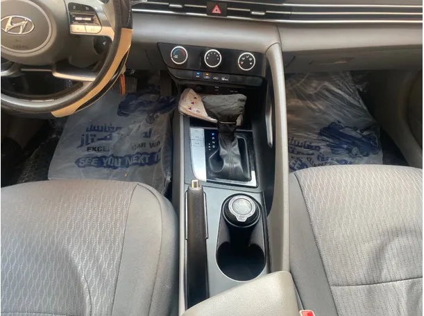 Car image 18