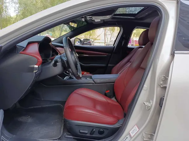 Car image 12