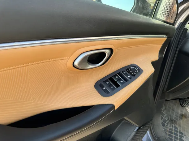 Car image 23