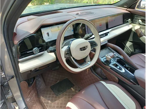 Car image 11