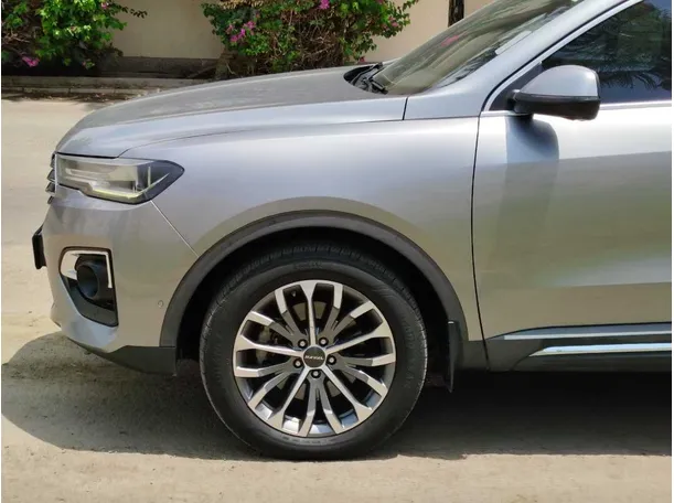 Car image 9