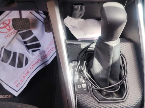 Car image 19