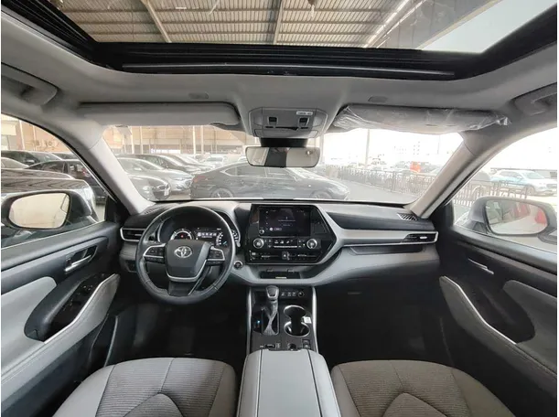 Car image 20