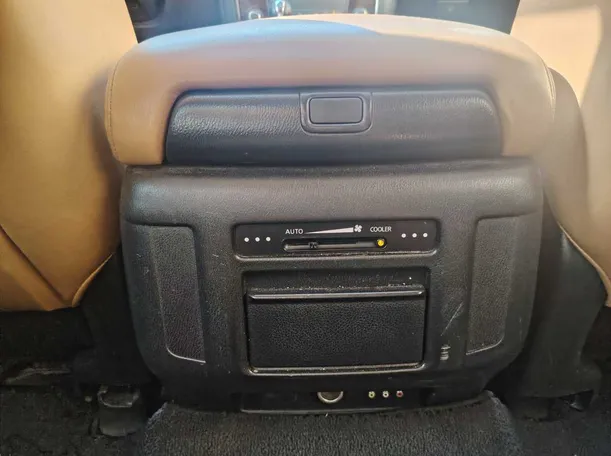 Car image 29