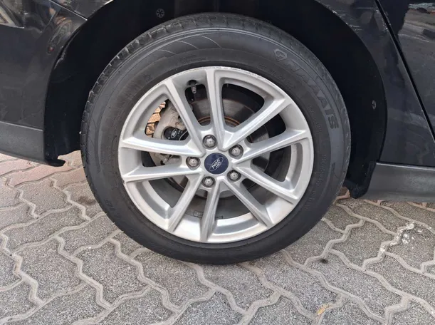 Car image 9