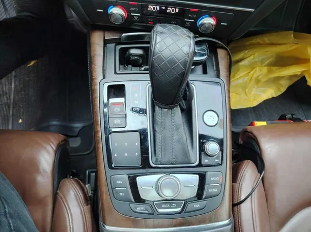 Car image 24
