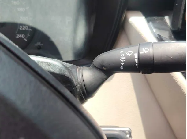Car image 28