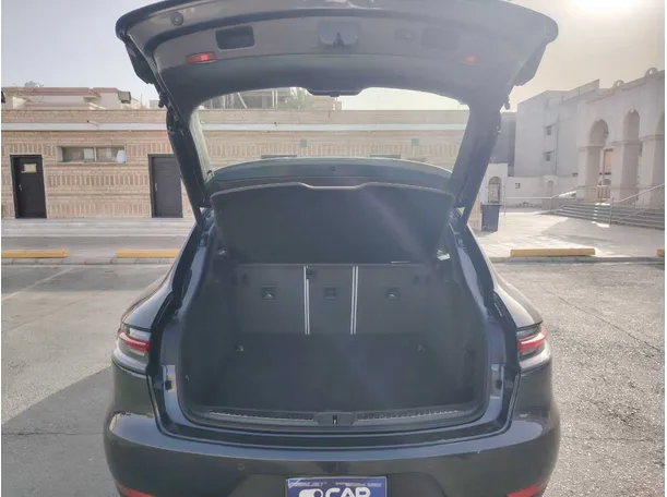 Car image 24
