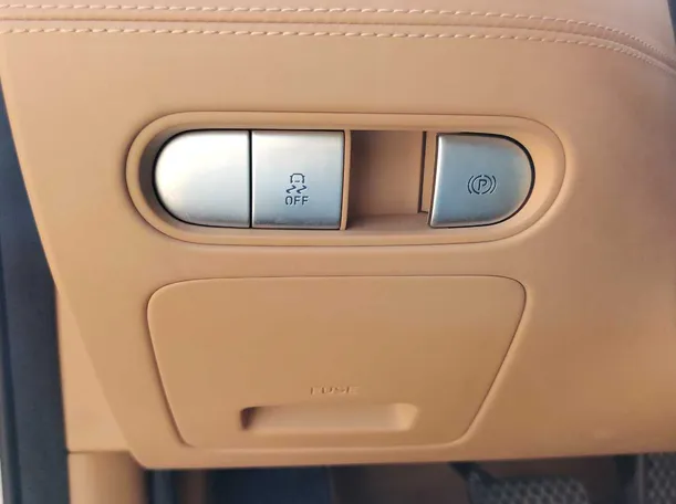 Car image 27