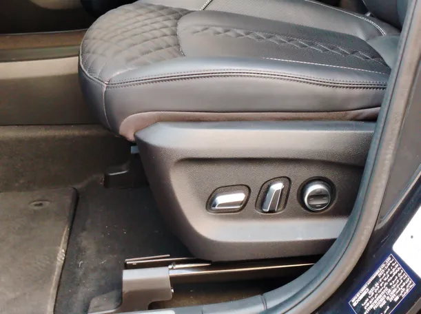 Car image 32
