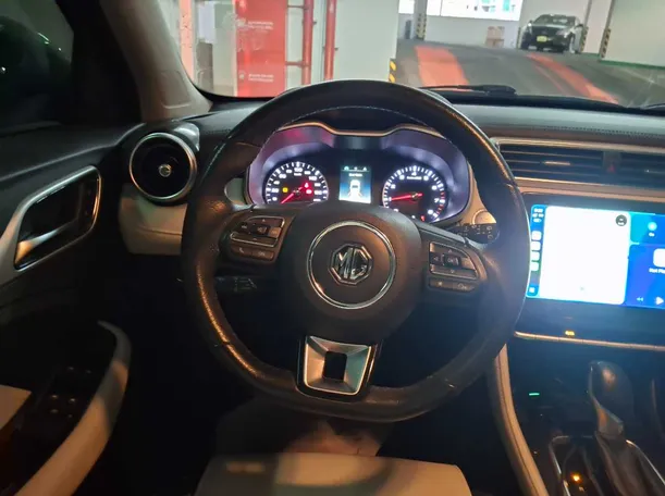 Car image 14