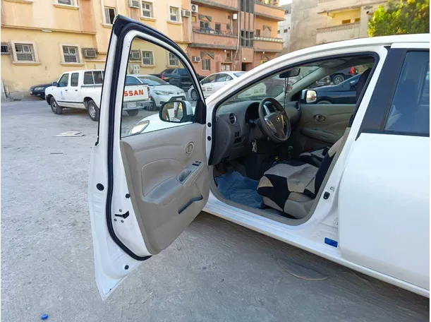 Car image 11