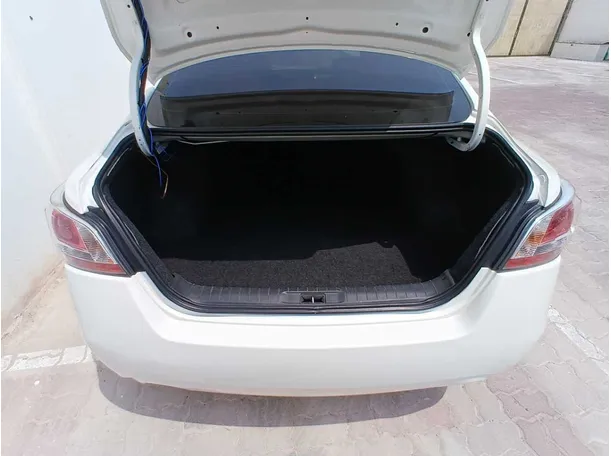 Car image 19