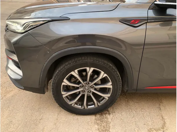 Car image 9
