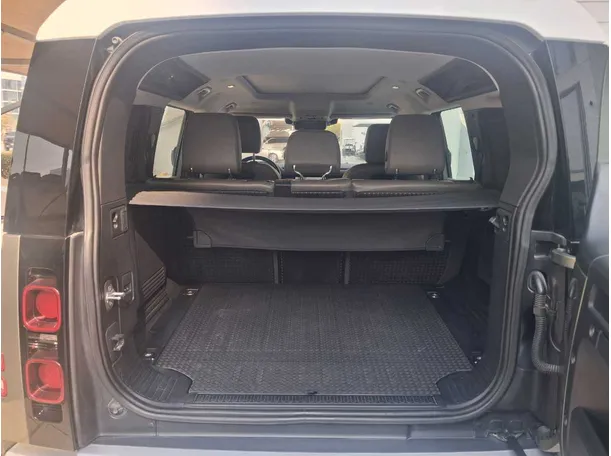Car image 19