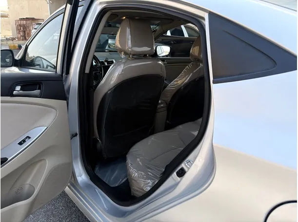 Car image 15