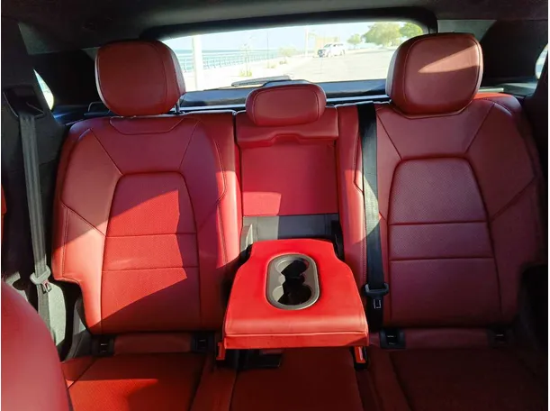 Car image 34