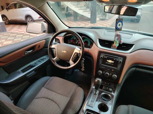 Car image 16