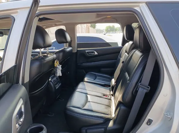 Car image 13