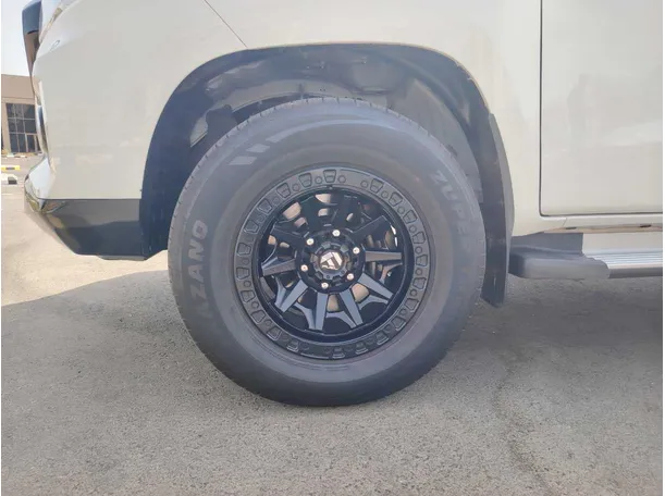 Car image 9