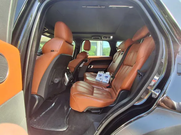 Car image 13