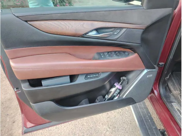 Car image 11