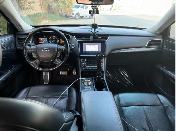 Car image 14