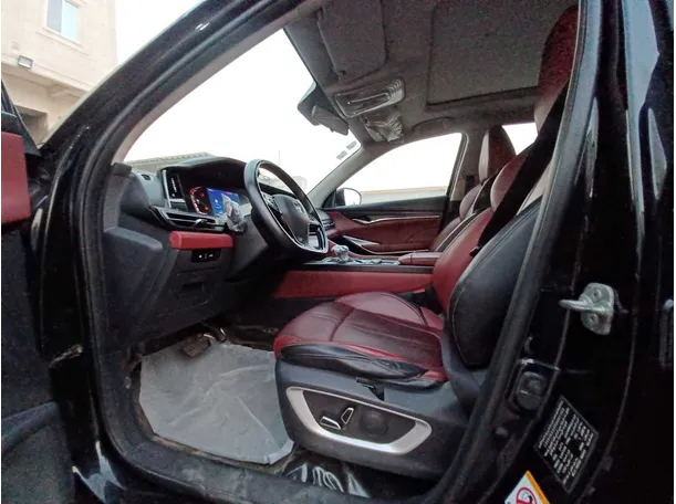 Car image 12