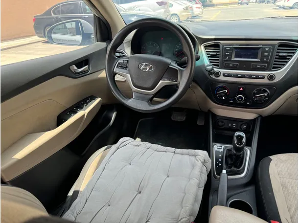 Car image 17