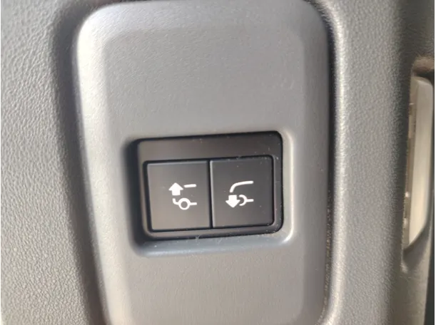 Car image 34