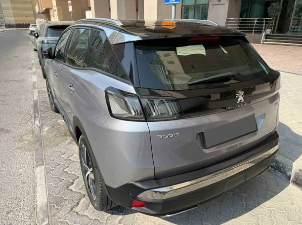 Car image 4