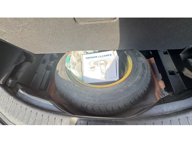 Car image 28
