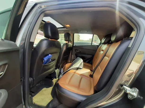Car image 13